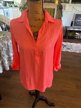 Lilly Pulitzer Coral Button-Front Roll-Sleeve Blouse. XS